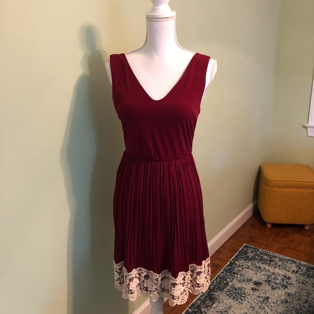 Burgundy Lace Trim Vneck stretch pleated Dress
